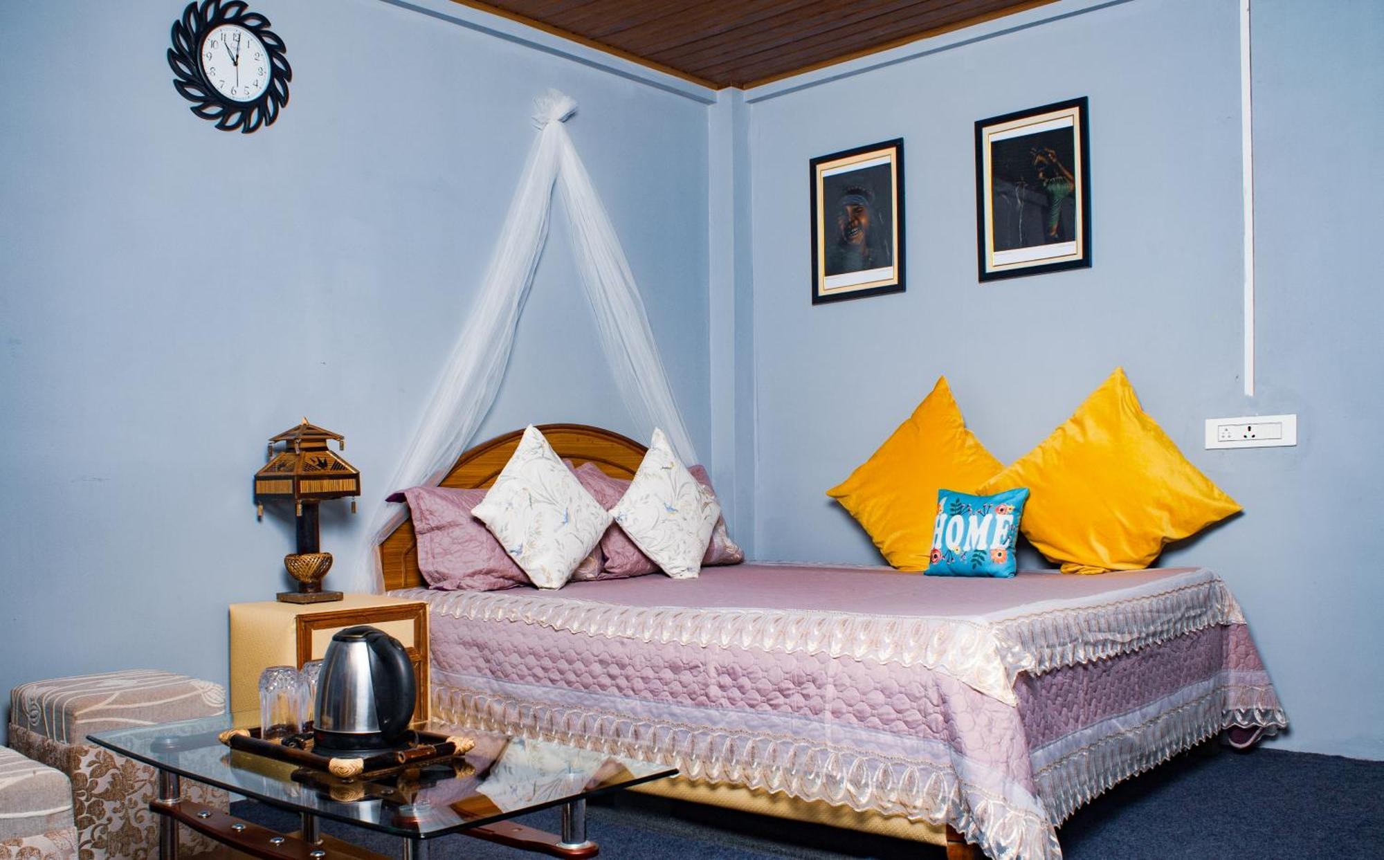 The Sunset Nest Offbeat Homestay Darjeeling  Rum bild